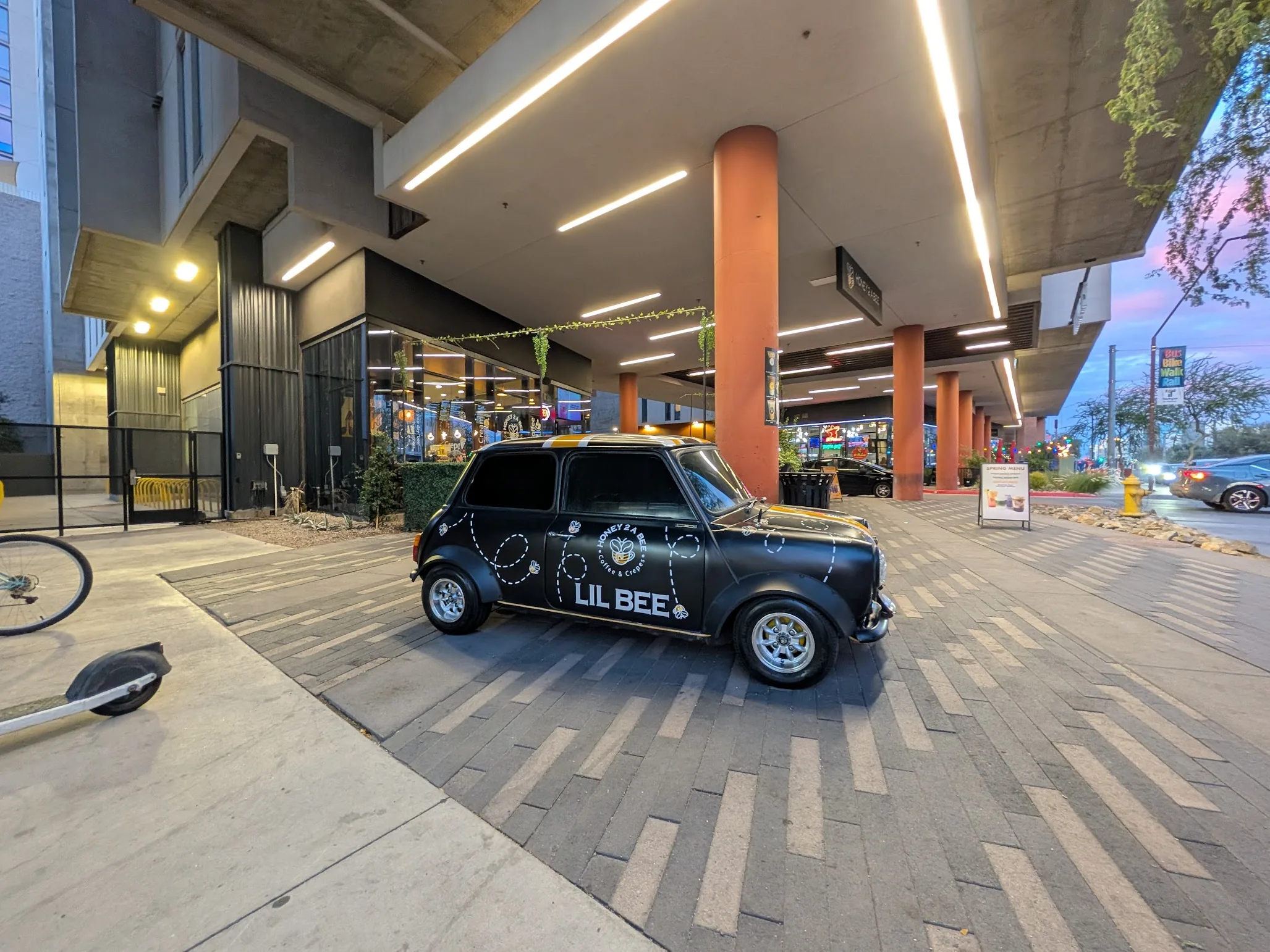 Honey 2 A Bee Front View and Mini Cooper