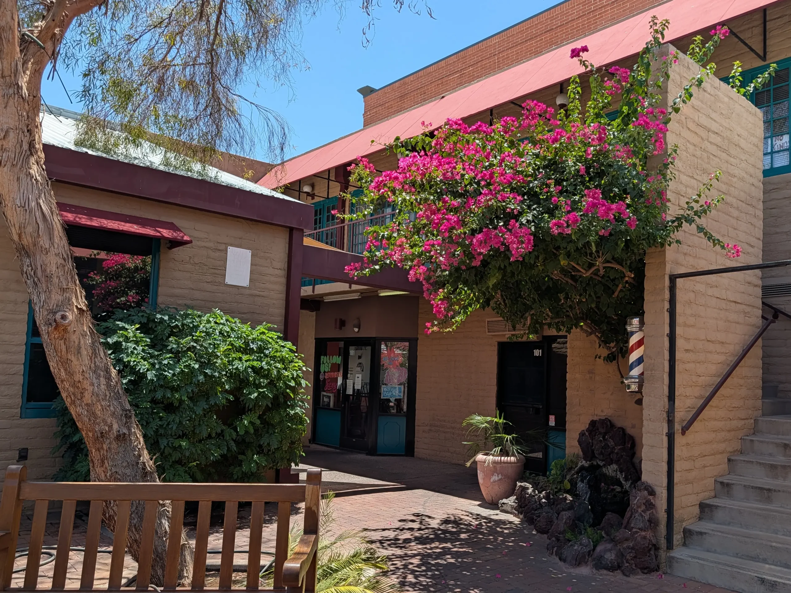 Mills Ave Shops Courtyard