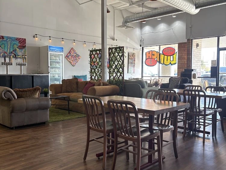 Squarz Bakery & Cafe - Scottsdale - spacious interior
